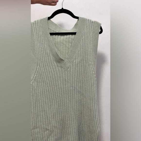 Mint green ribbed knit sweater vest - Picture 2 of 2